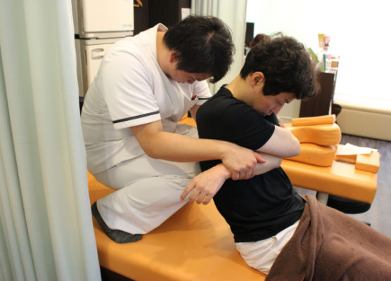 ボキボキする整体が評判 渋谷区 港区 杉並区でおすすめの こころ整骨院 マチしる東京