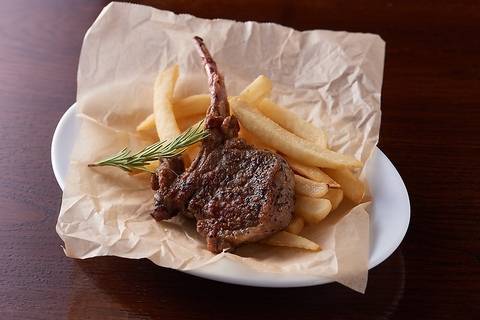 British pub MORRIS ’ LAMB CHOP（ブリティッシュパブモーリスラムチョップ）